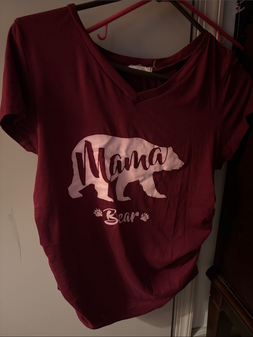 french pastry Mama Bear V-Neck Tee - Burgundy